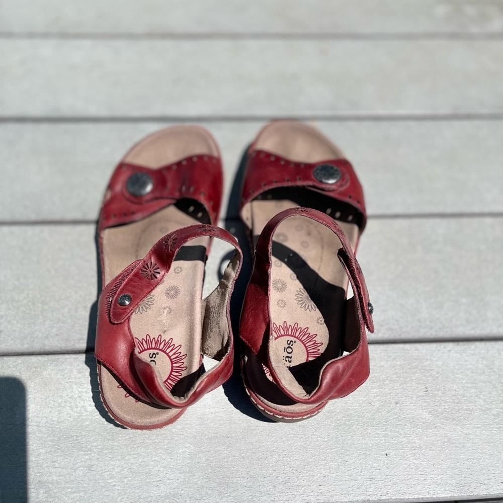 Taos Footwear Red Sandals Comfortable Stylish Design